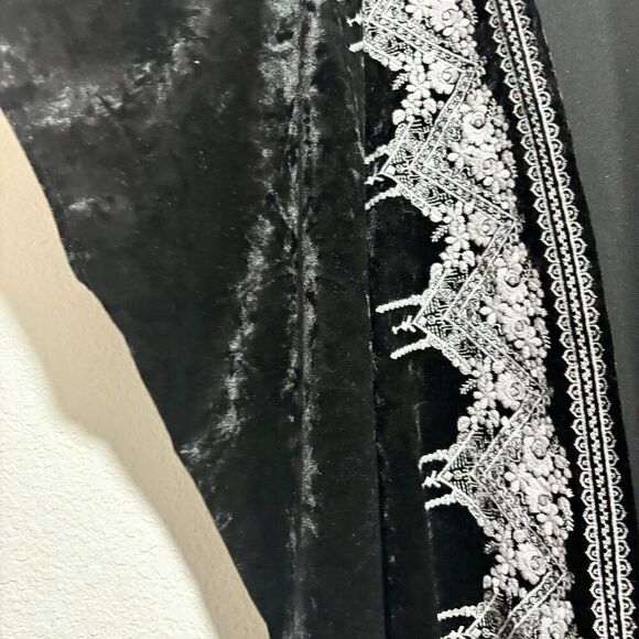 Andree By Unit Womens Velvet Kimono Jacket Small in Black With White Embroidered - Picture 5 of 13